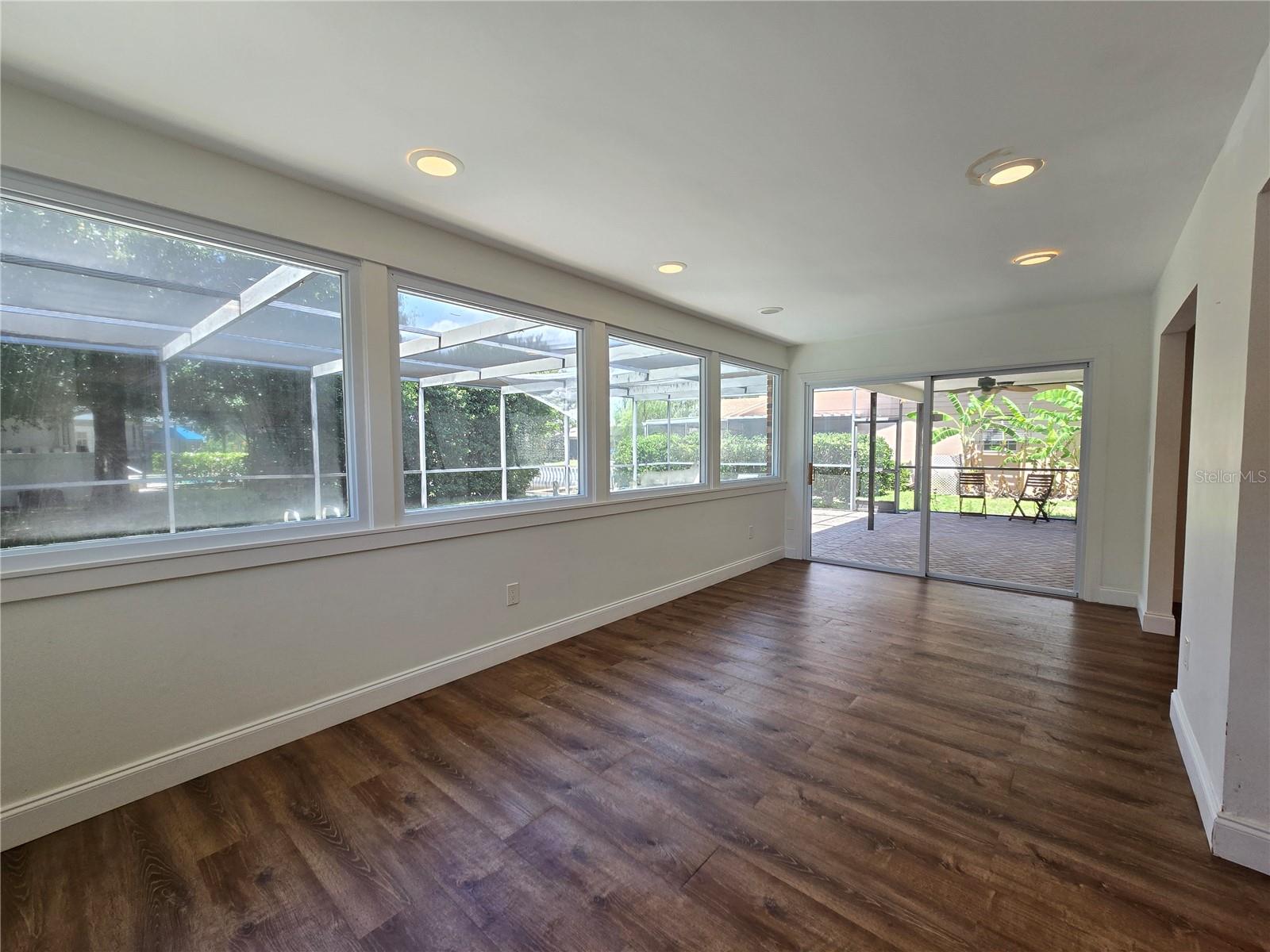 300 CYPRESS CREEK CIR, OLDSMAR, FL — photo 10