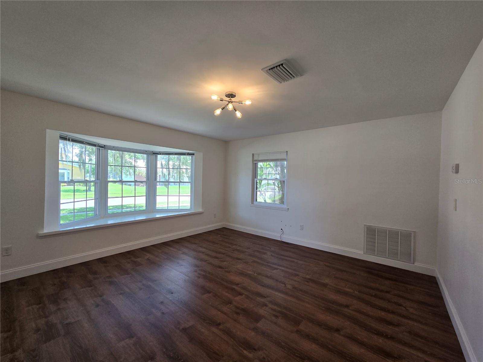 300 CYPRESS CREEK CIR, OLDSMAR, FL — photo 11
