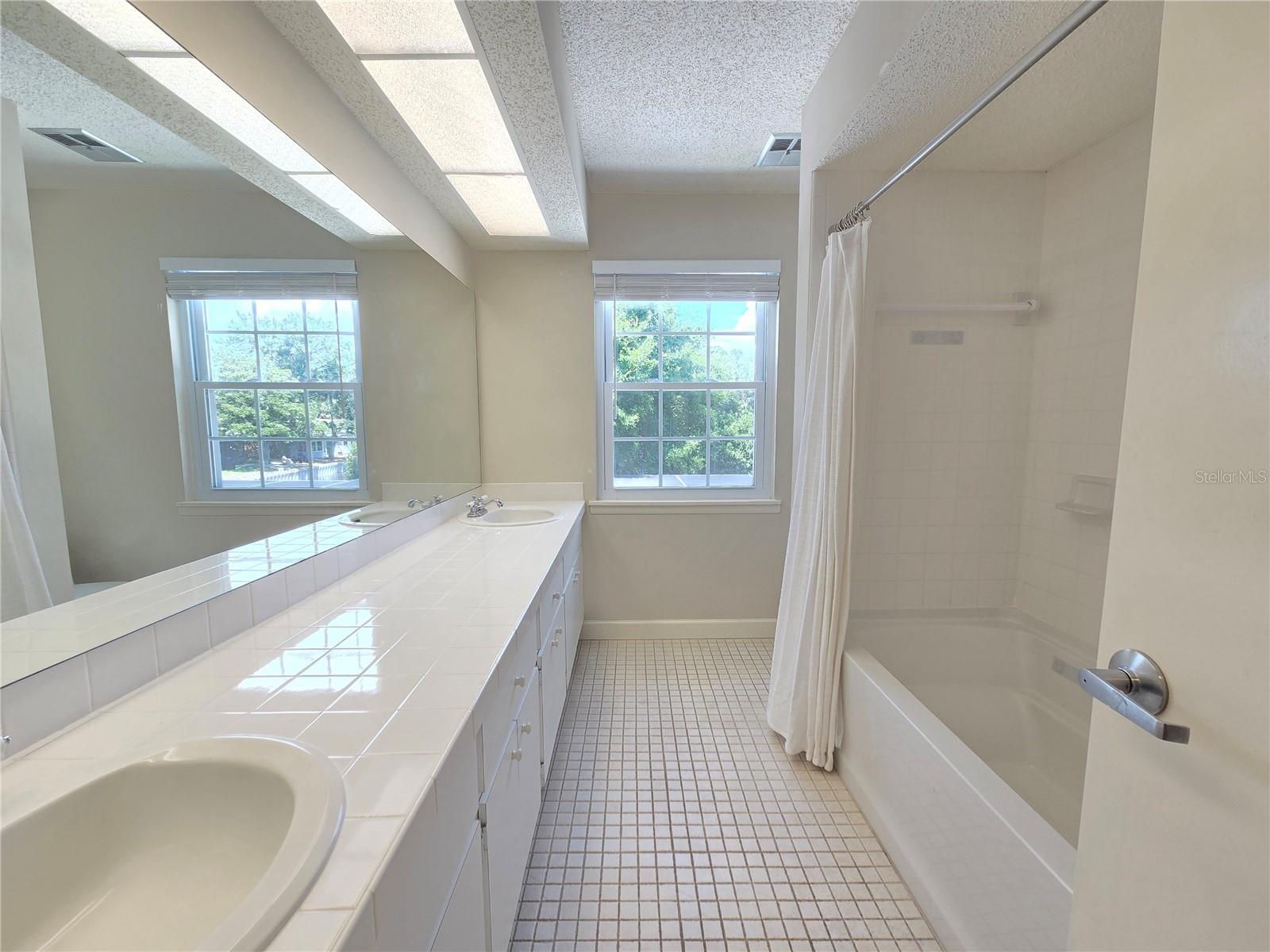 300 CYPRESS CREEK CIR, OLDSMAR, FL — photo 20