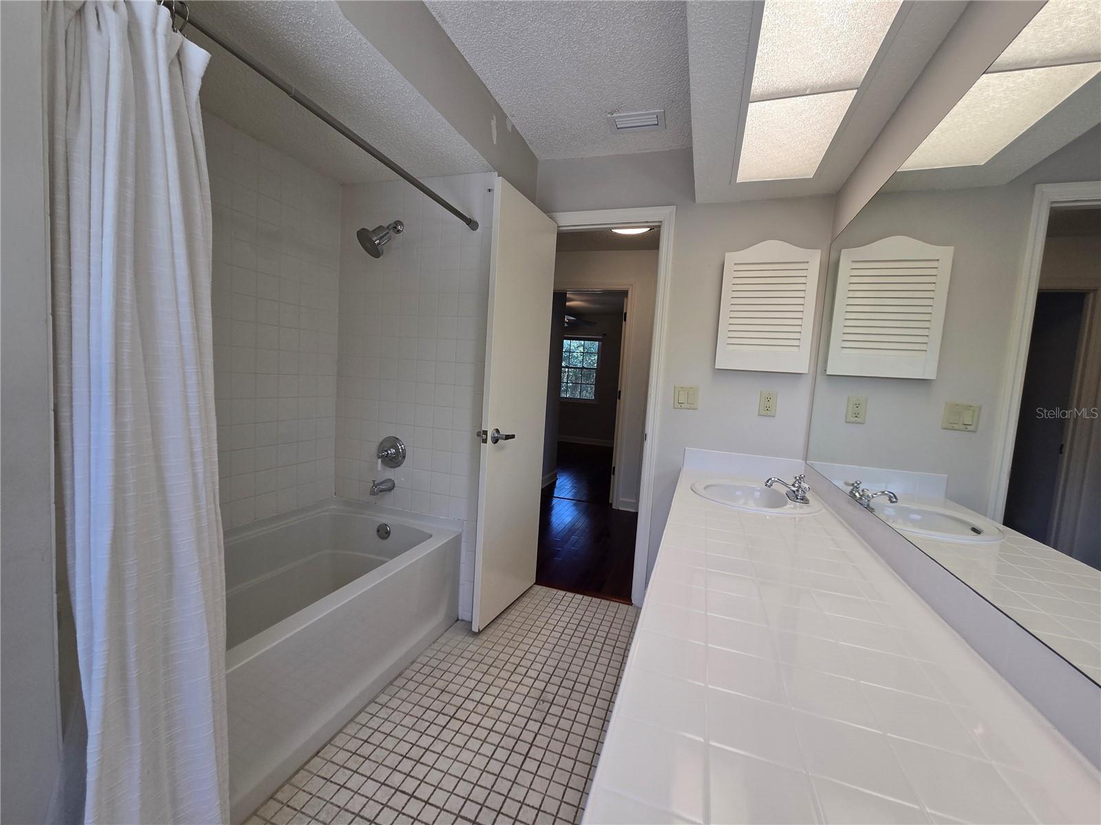 300 CYPRESS CREEK CIR, OLDSMAR, FL — photo 21