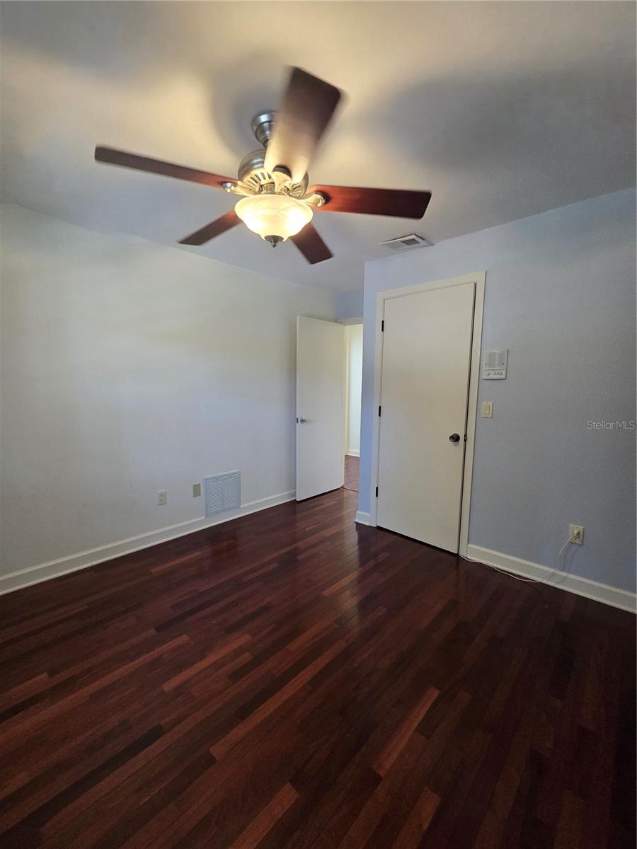 300 CYPRESS CREEK CIR, OLDSMAR, FL — photo 22