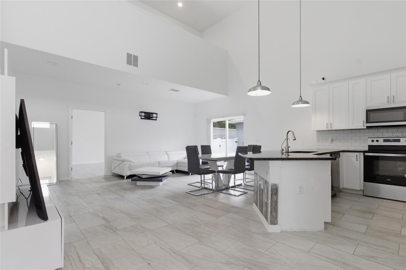 3702 WIGGINS LEAF ST, TAMPA, FL — photo 4