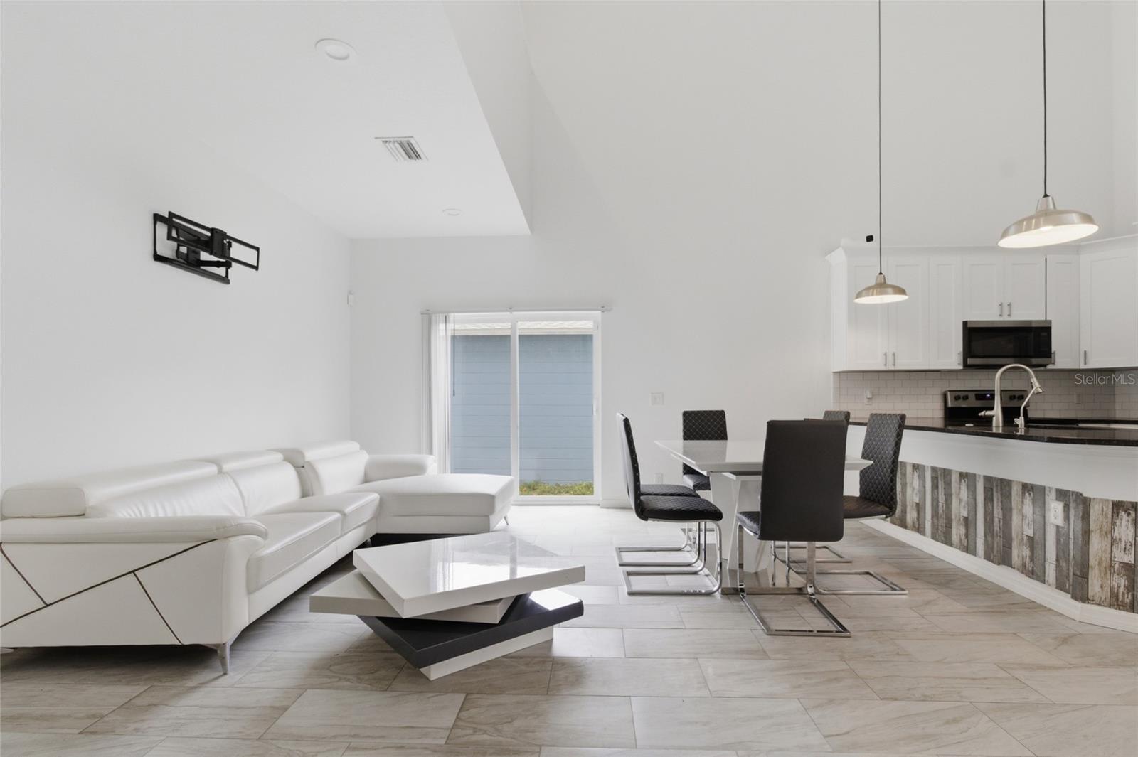 3702 WIGGINS LEAF ST, TAMPA, FL — photo 8