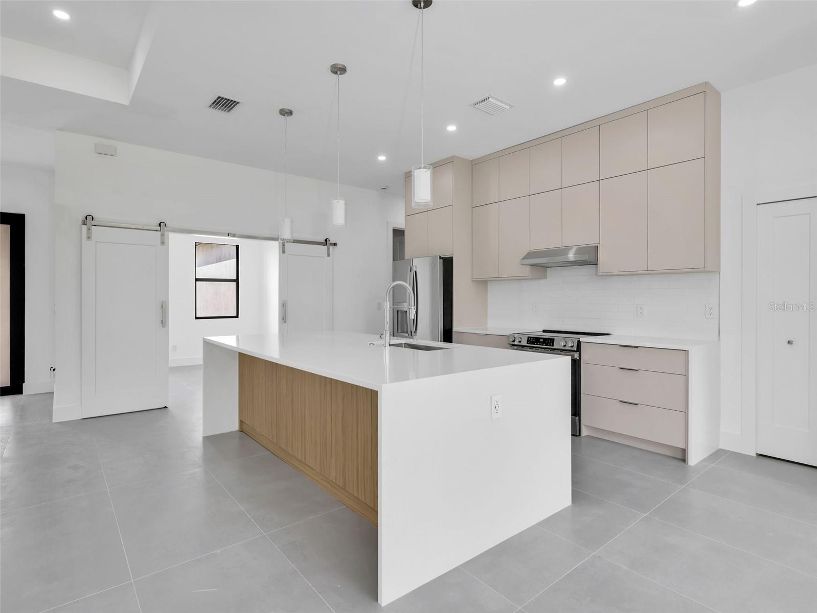 11042 CARNEGIE AVE, ENGLEWOOD, FL — photo 9