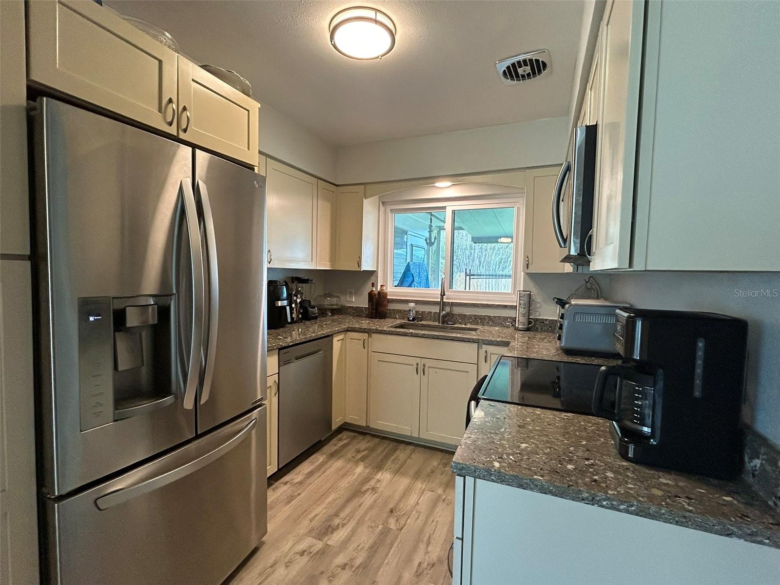 1615 PINEWOOD DR, CLEARWATER, FL — photo 6