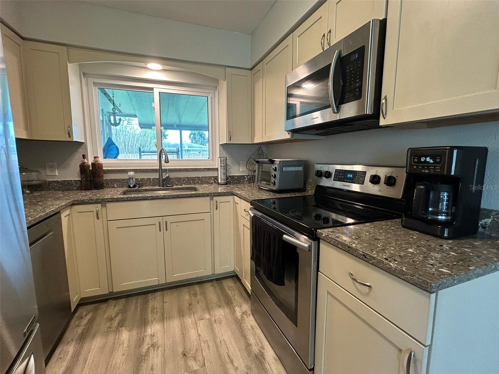 1615 PINEWOOD DR, CLEARWATER, FL — photo 7