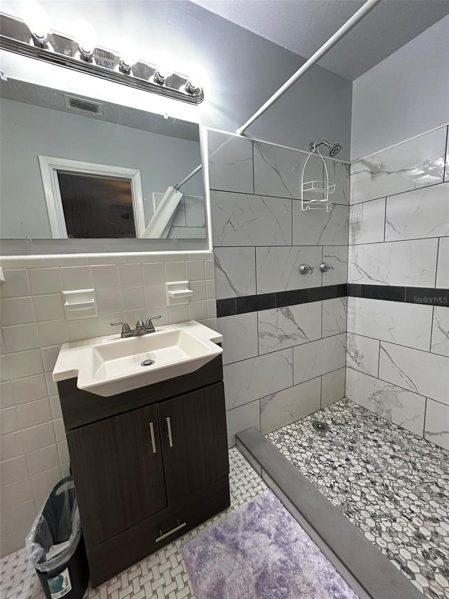 1615 PINEWOOD DR, CLEARWATER, FL — photo 10