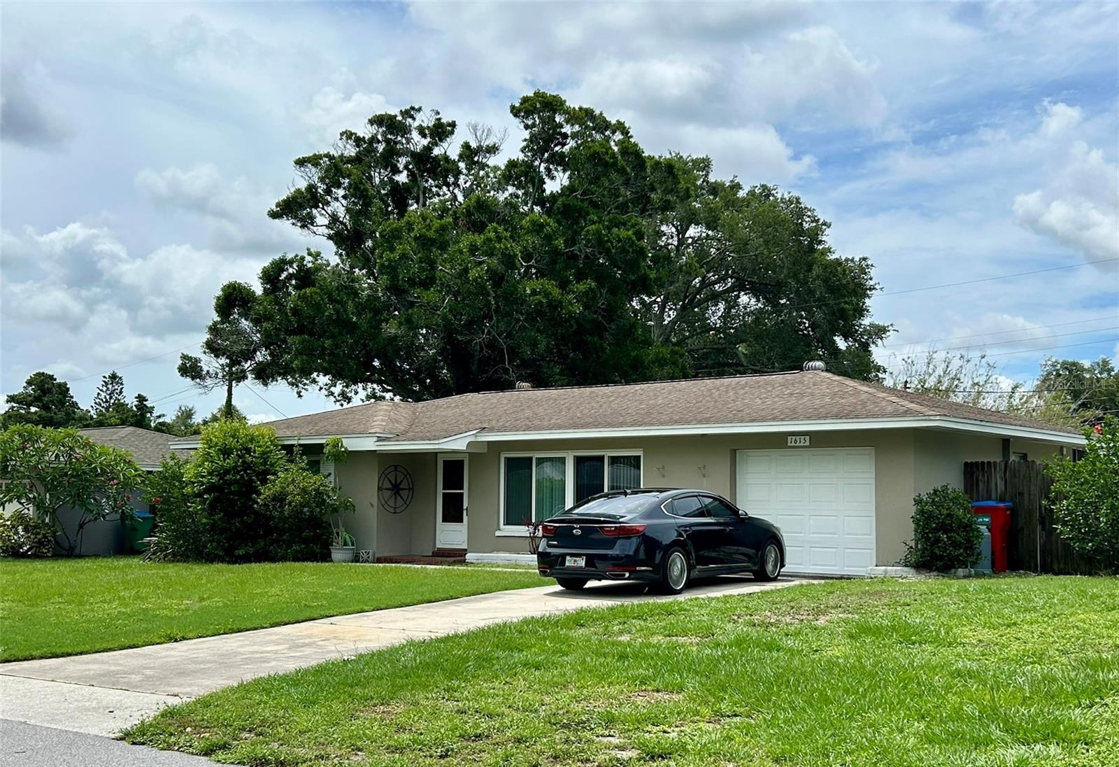 1615 PINEWOOD DR, CLEARWATER, FL — photo 2