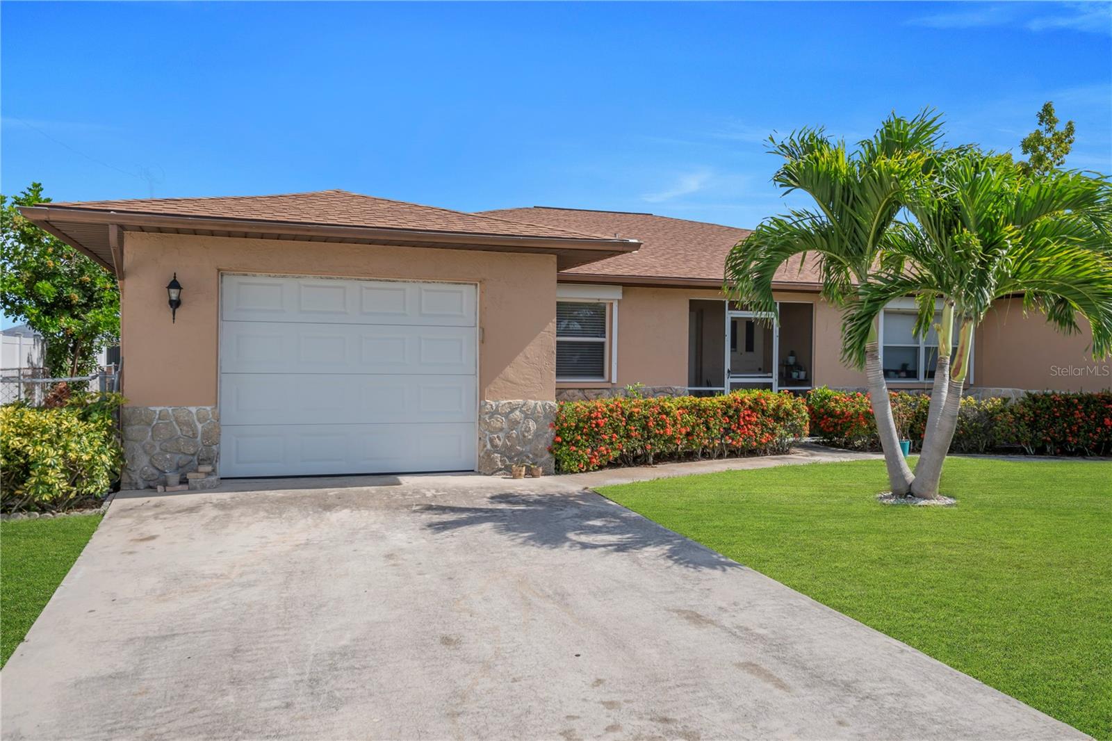 836 SW TRAFALGAR PKWY, CAPE CORAL, FL — photo 3