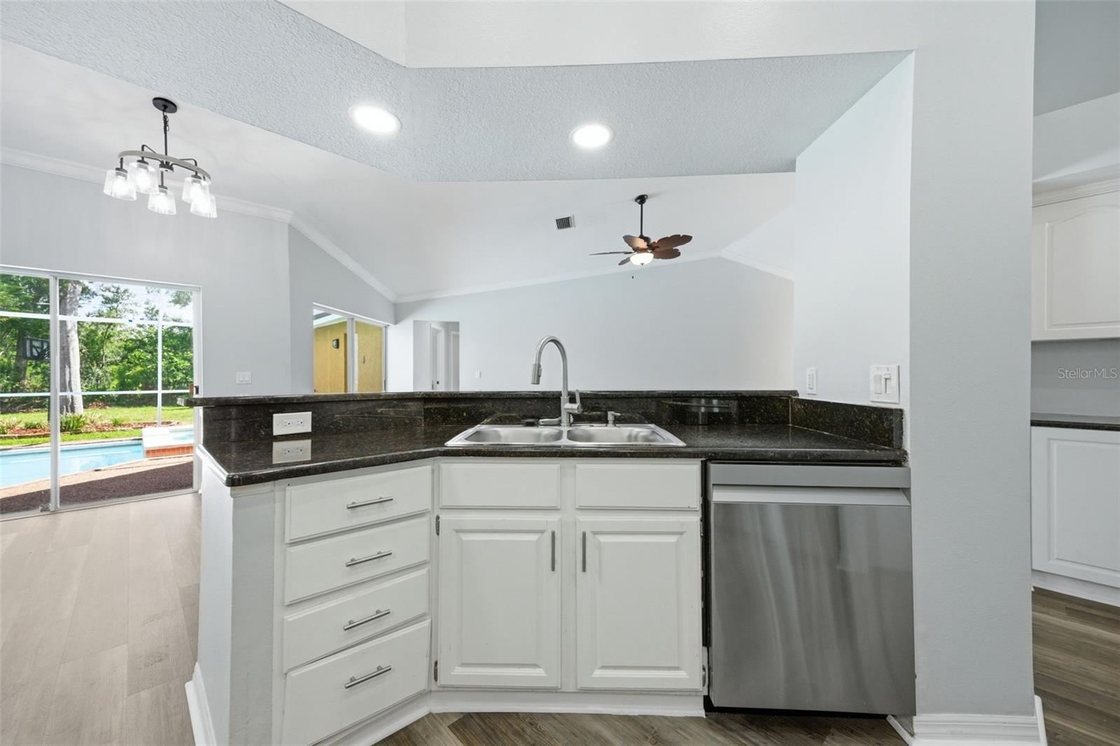504 STRATFIELD DR, LUTZ, FL — photo 3