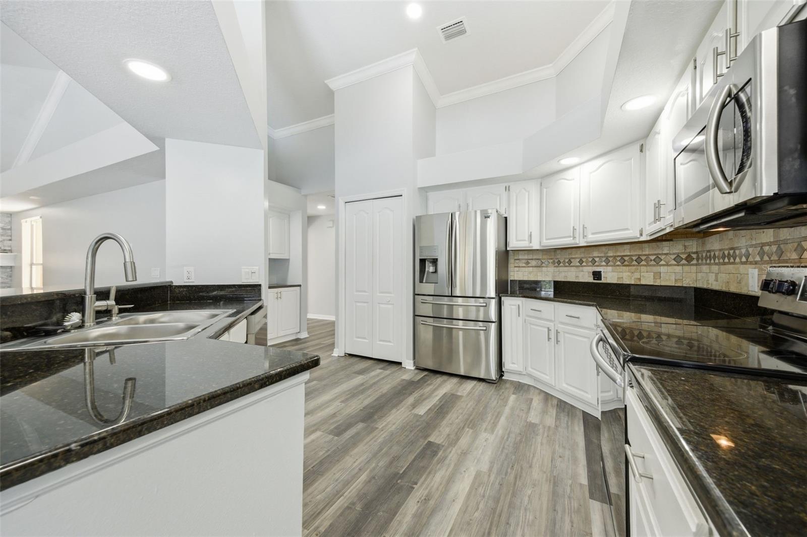 504 STRATFIELD DR, LUTZ, FL — photo 5