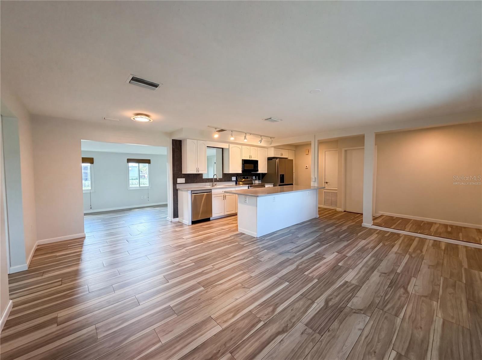 3260 PINETREE ST, PORT CHARLOTTE, FL — photo 2