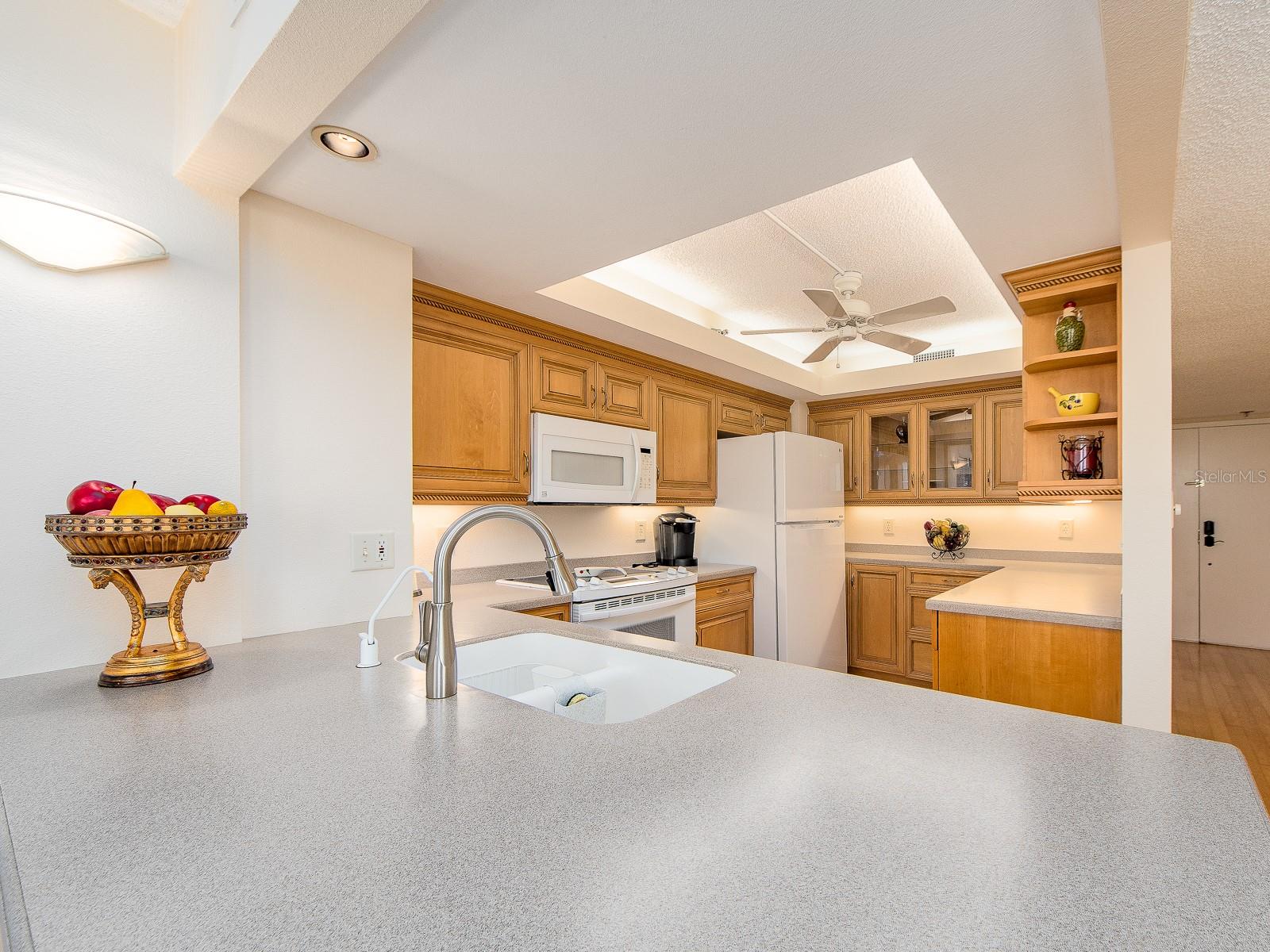 690 ISLAND WAY #404, CLEARWATER BEACH, FL — photo 4
