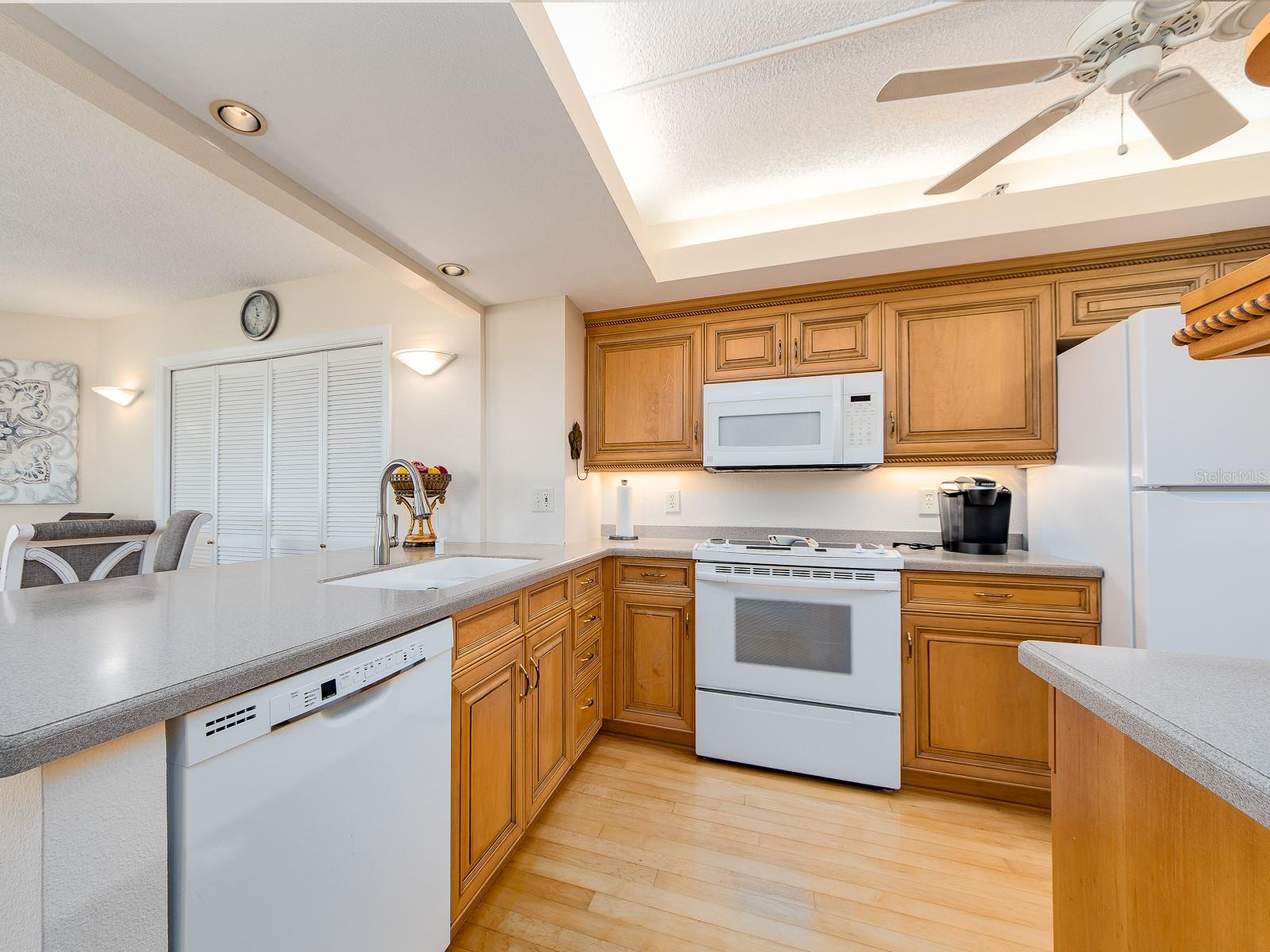 690 ISLAND WAY #404, CLEARWATER BEACH, FL — photo 5