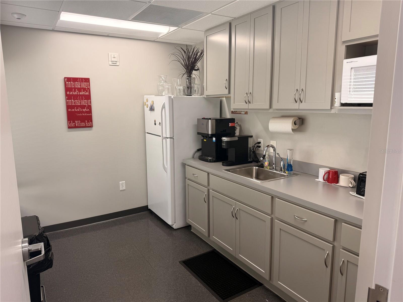 30522 US HIGHWAY 19 N #105, PALM HARBOR, FL — photo 6