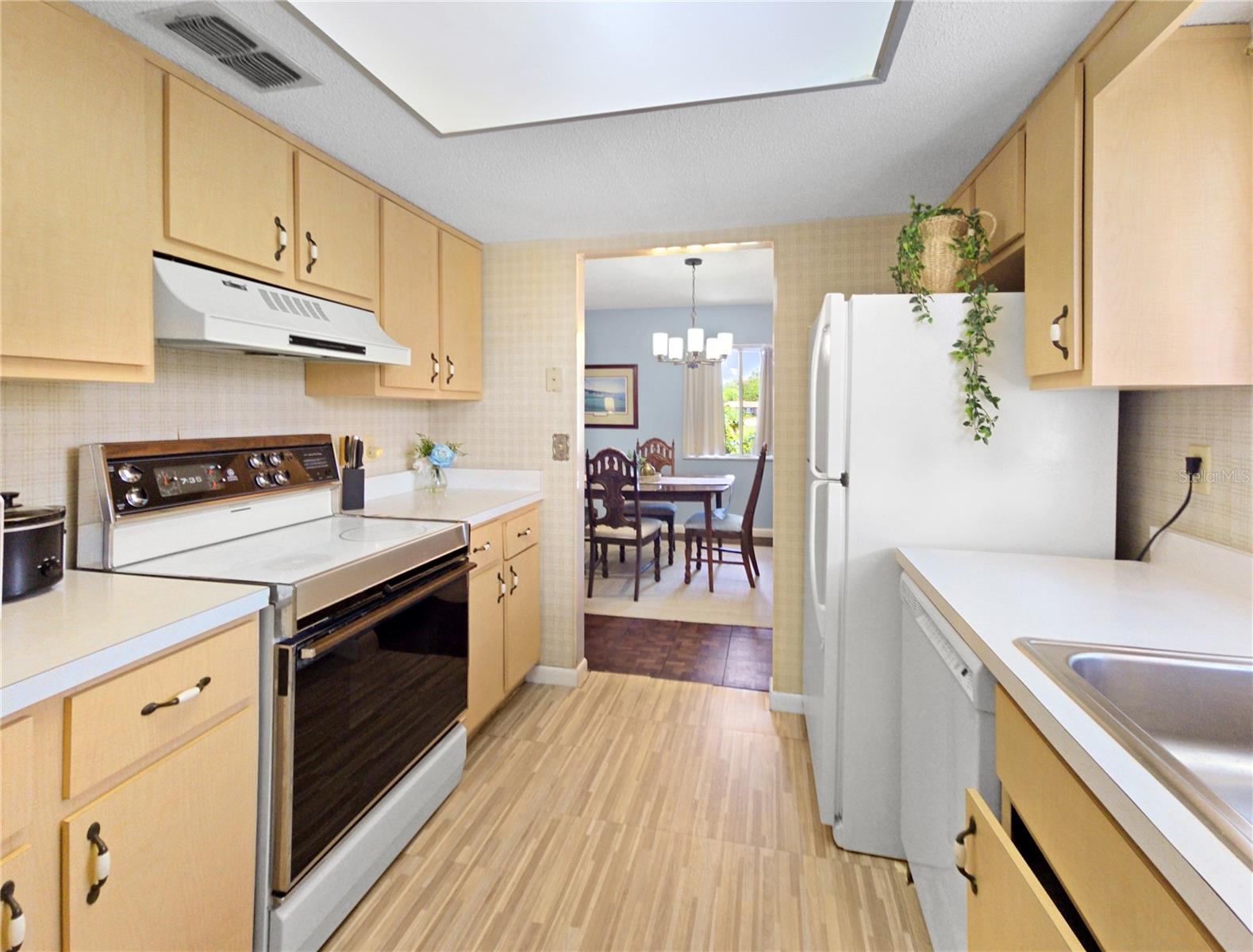 553 FAIRWAYS CIR #B, OCALA, FL — photo 9