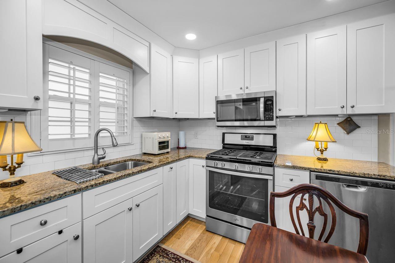 732 and 732 1/2 NE OAK ST, ST PETERSBURG, FL — photo 68