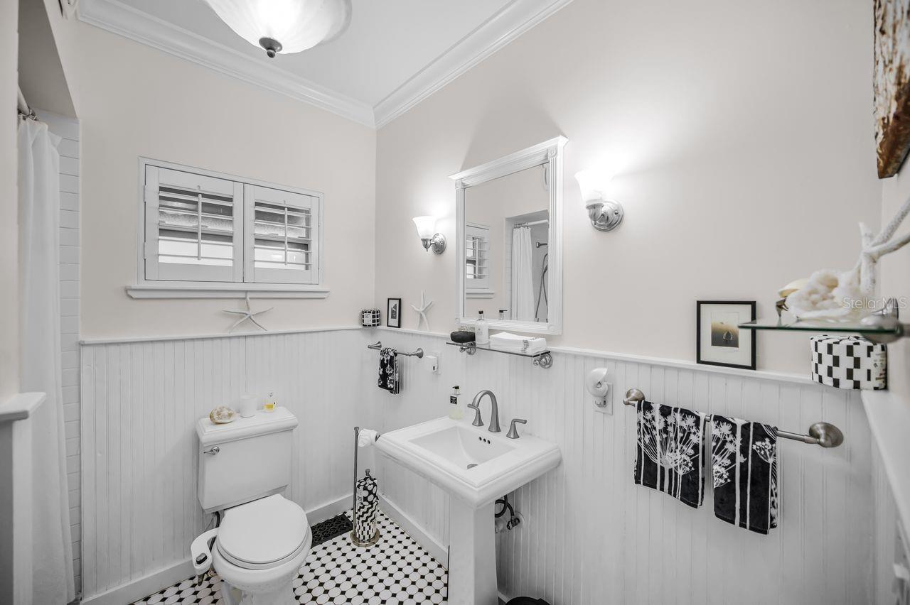 732 and 732 1/2 NE OAK ST, ST PETERSBURG, FL — photo 31