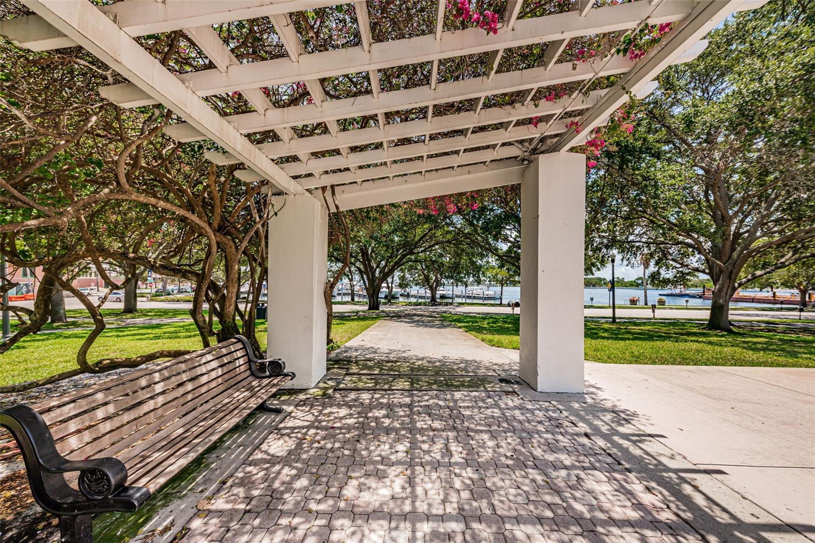 732 and 732 1/2 NE OAK ST, ST PETERSBURG, FL — photo 93