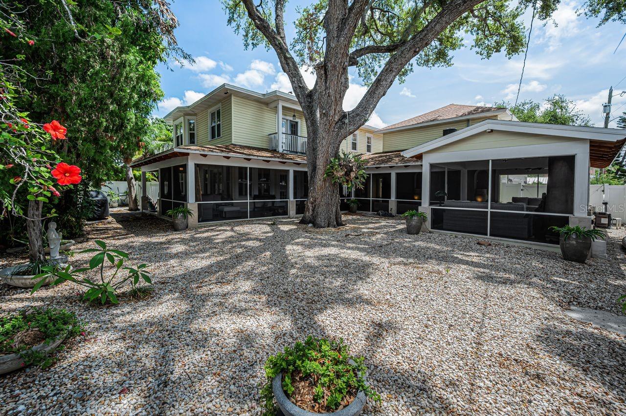 732 and 732 1/2 NE OAK ST, ST PETERSBURG, FL — photo 57