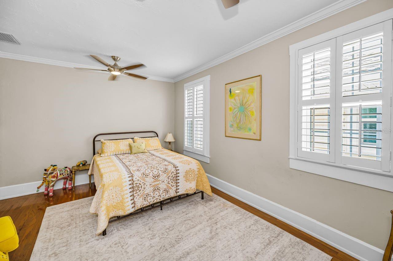 732 and 732 1/2 NE OAK ST, ST PETERSBURG, FL — photo 39