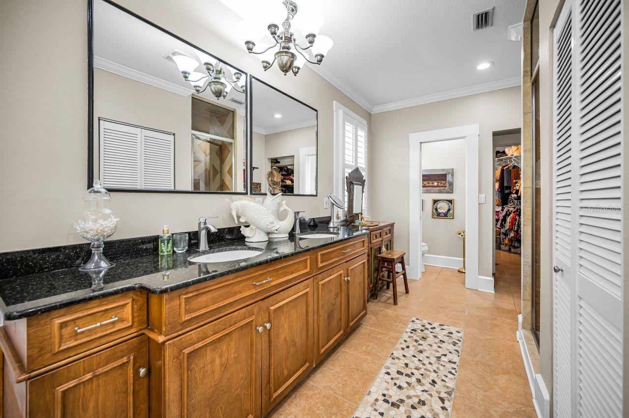 732 and 732 1/2 NE OAK ST, ST PETERSBURG, FL — photo 33