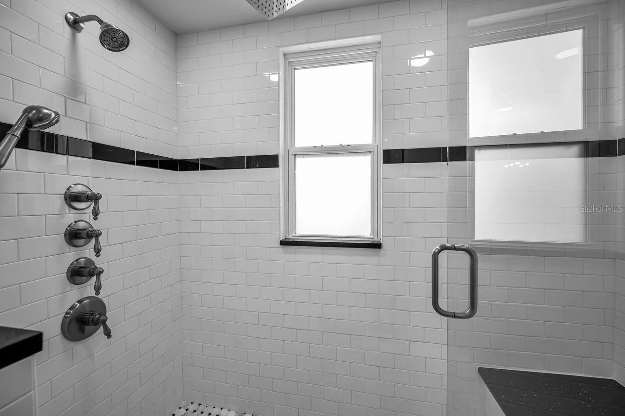 732 and 732 1/2 NE OAK ST, ST PETERSBURG, FL — photo 48