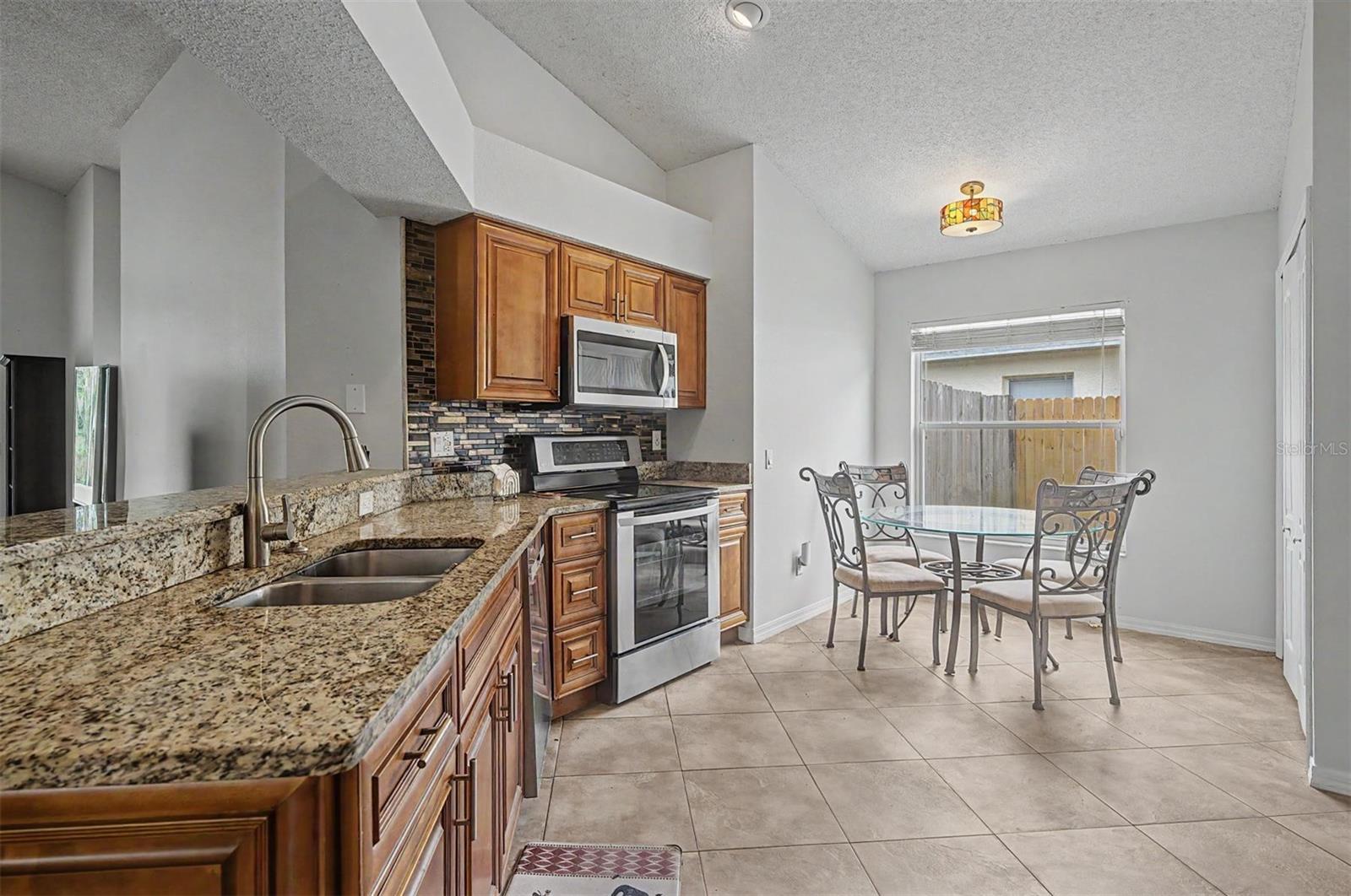 10238 CHARLESTON CORNER RD, TAMPA, FL — photo 9