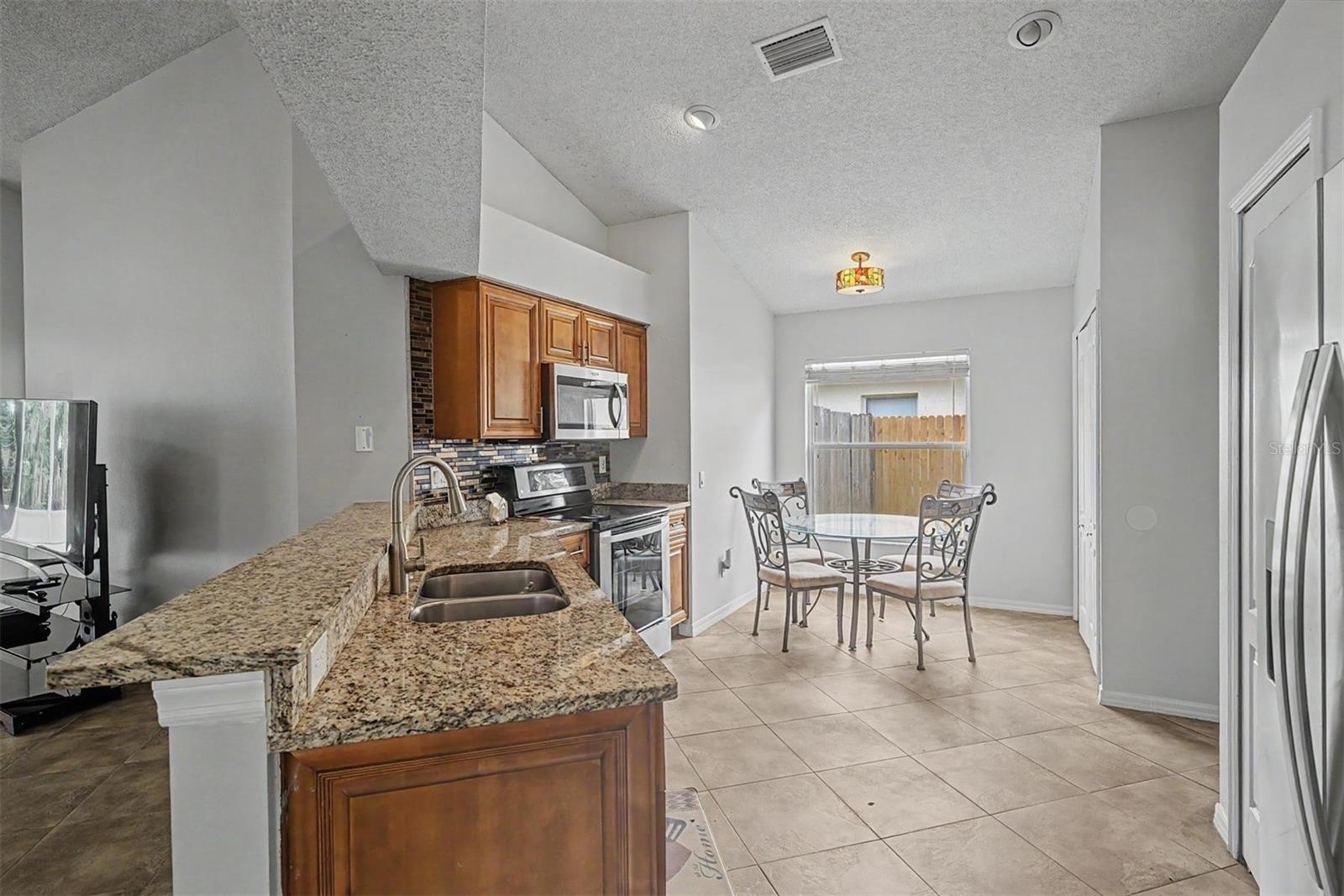 10238 CHARLESTON CORNER RD, TAMPA, FL — photo 11