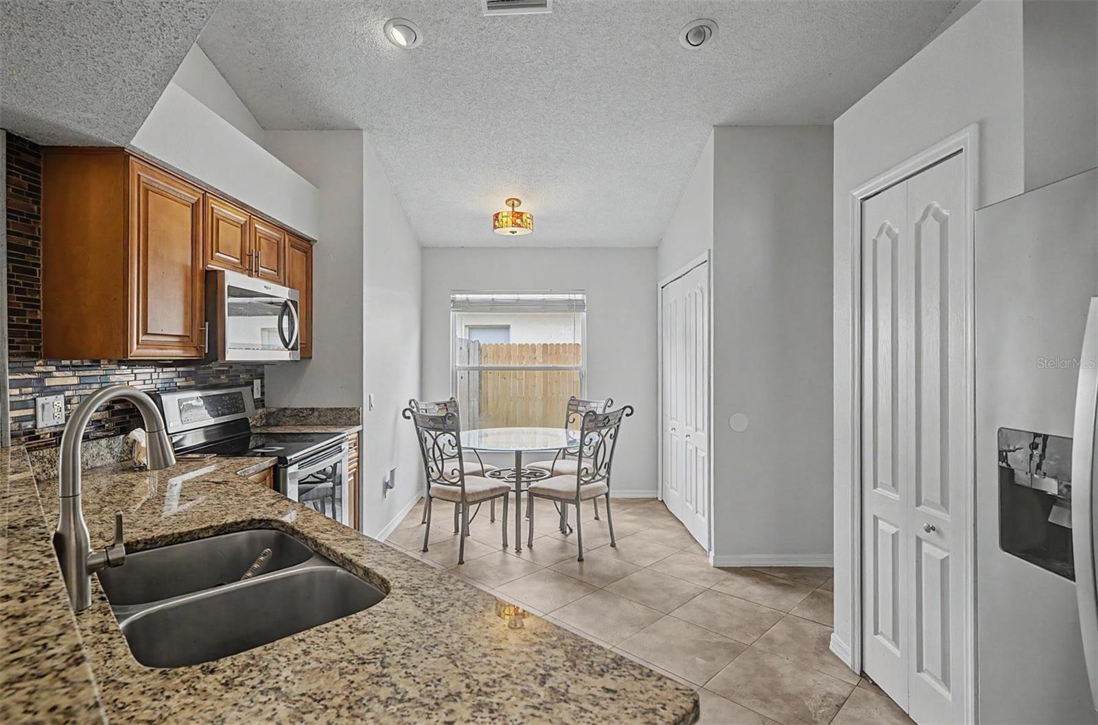 10238 CHARLESTON CORNER RD, TAMPA, FL — photo 12