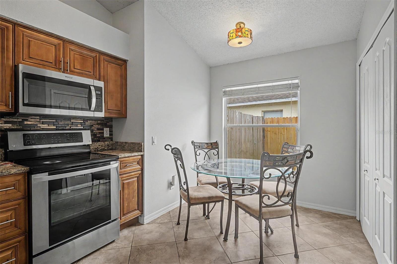 10238 CHARLESTON CORNER RD, TAMPA, FL — photo 14
