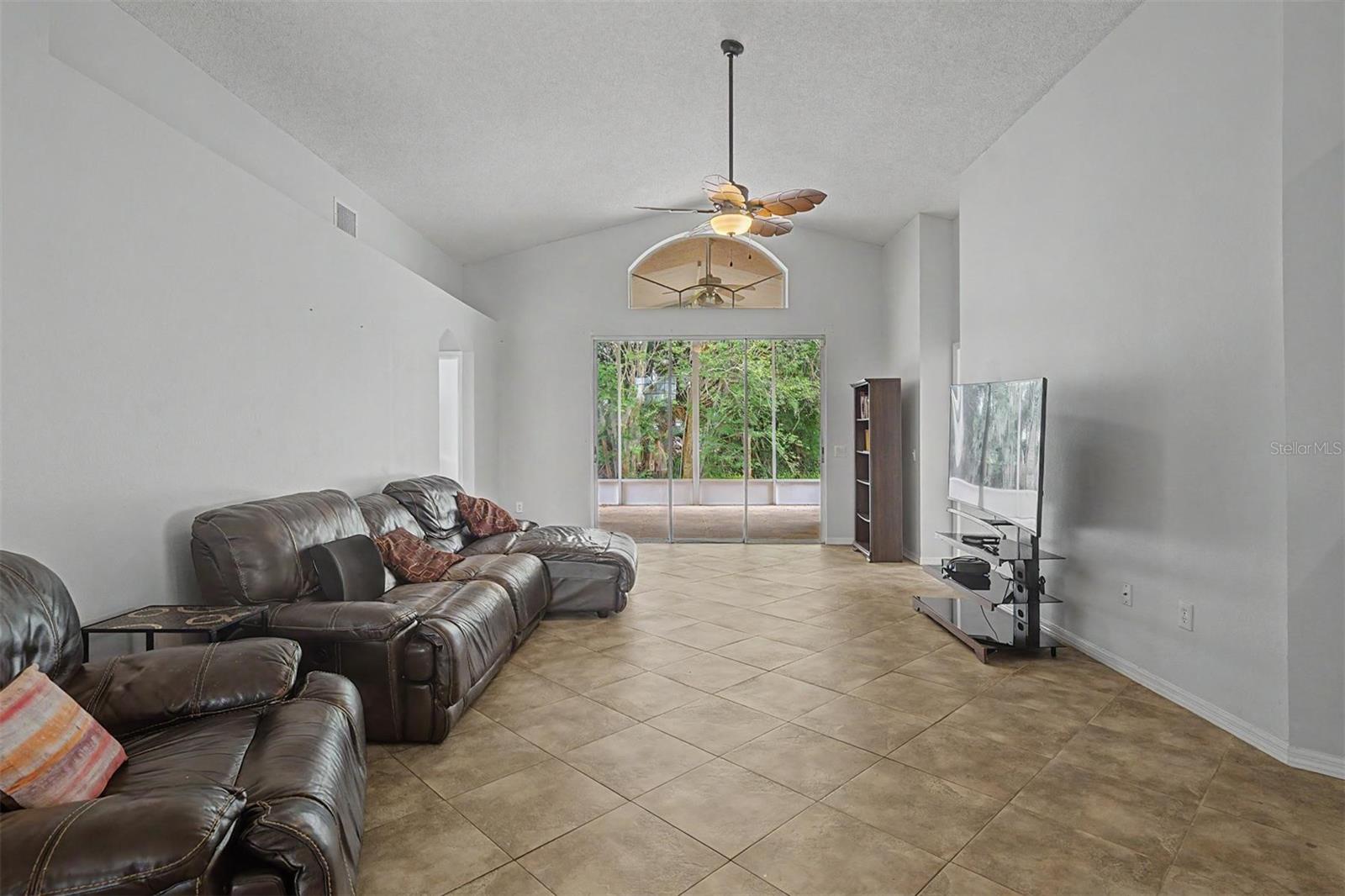 10238 CHARLESTON CORNER RD, TAMPA, FL — photo 18