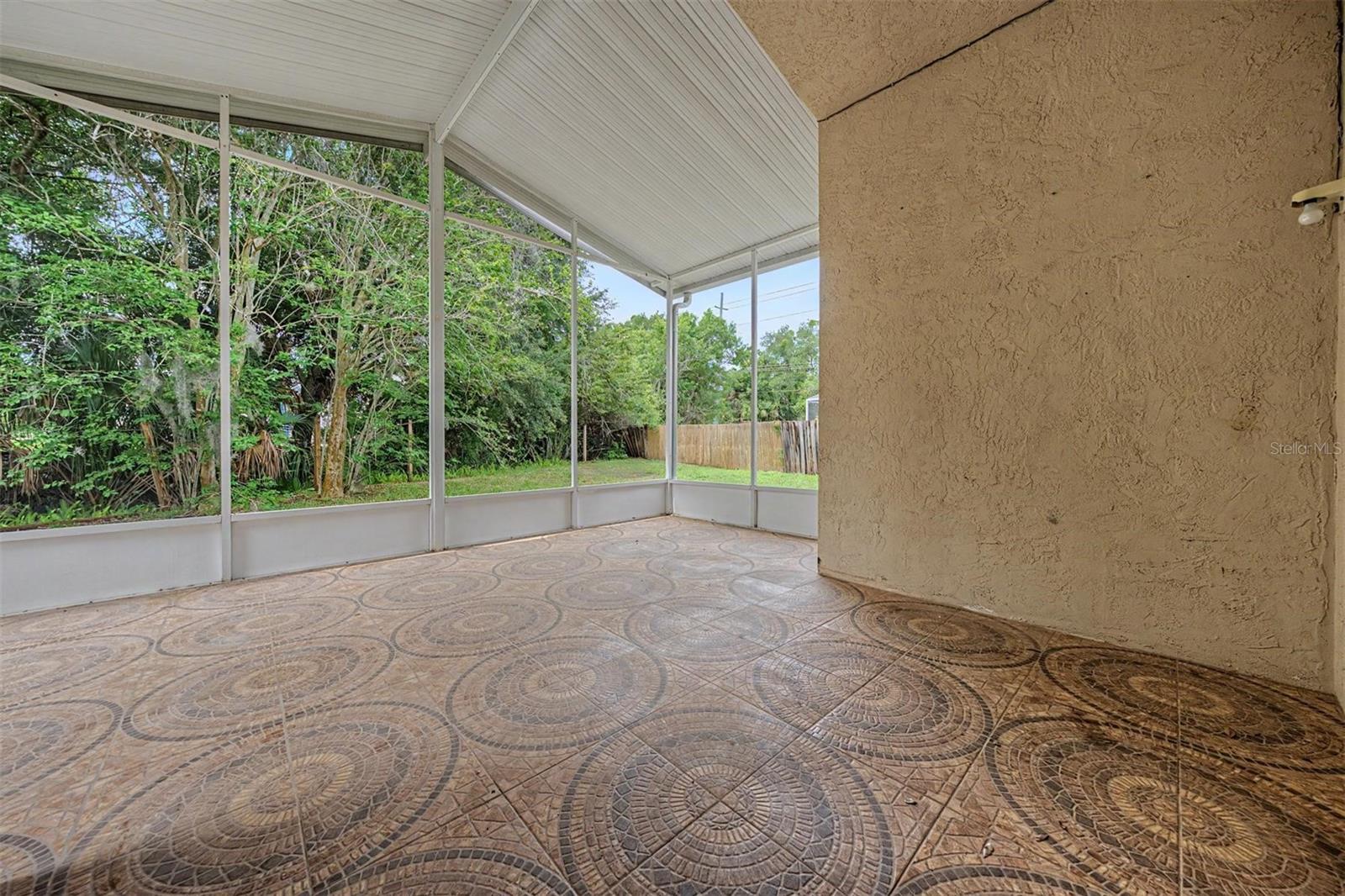 10238 CHARLESTON CORNER RD, TAMPA, FL — photo 32