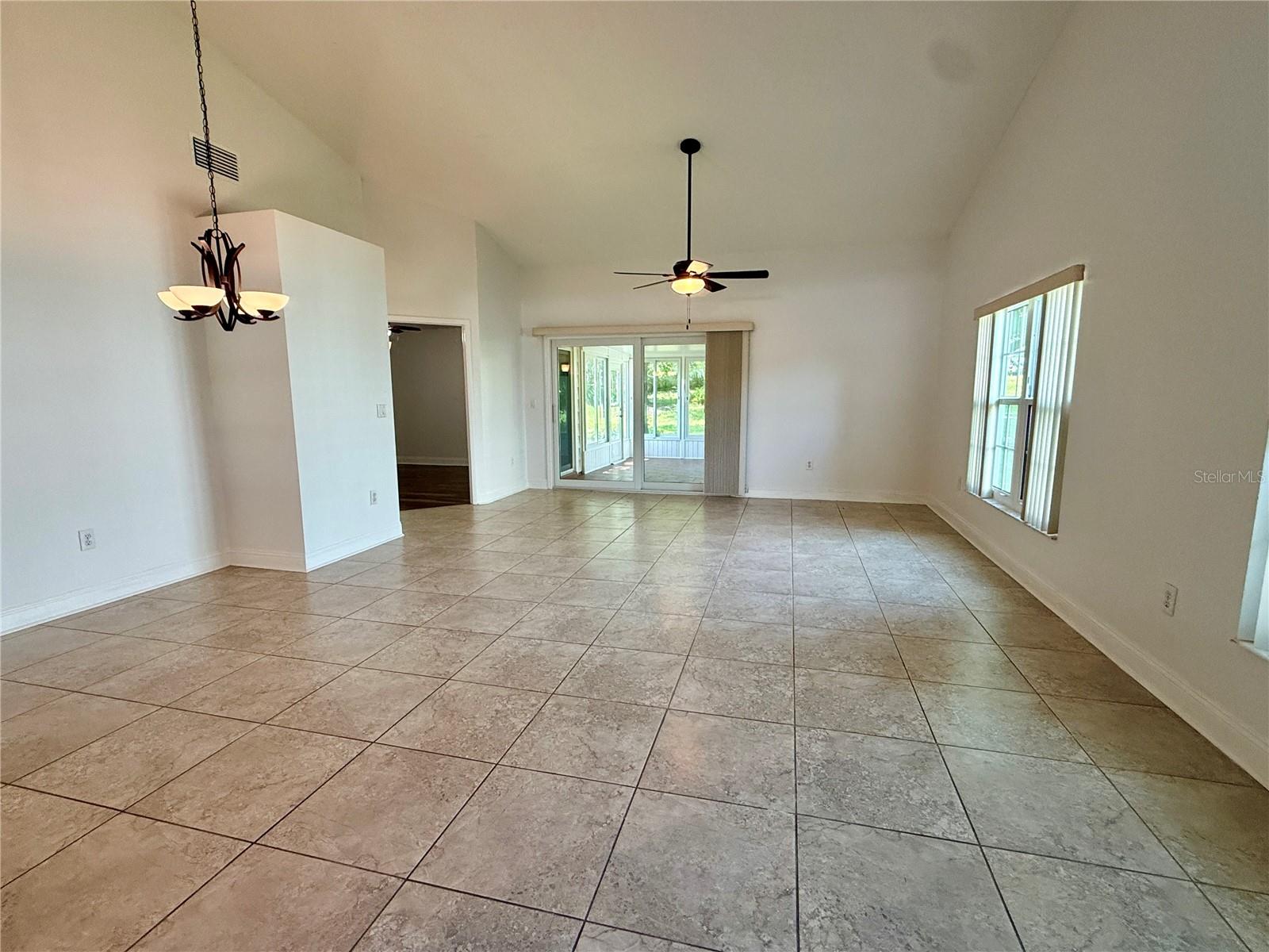 2461 BENTLEY DR, PALM HARBOR, FL — photo 2
