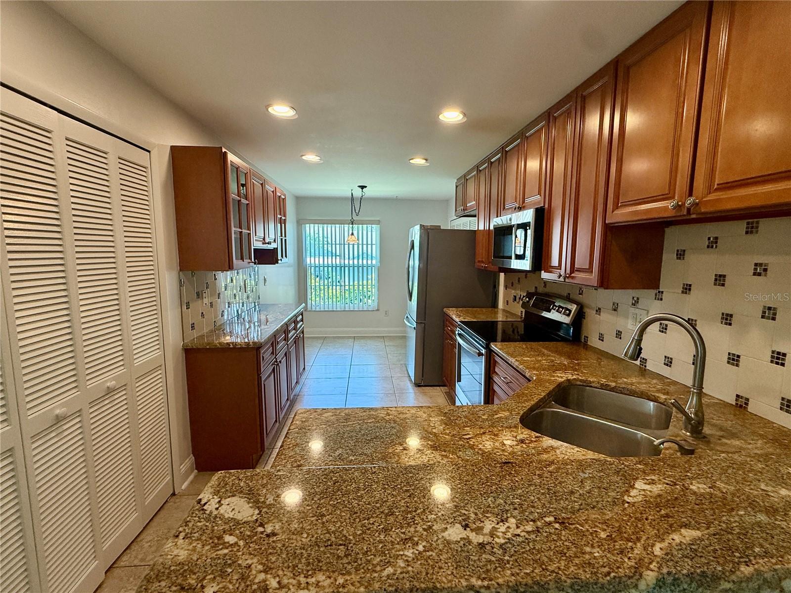 2461 BENTLEY DR, PALM HARBOR, FL — photo 6