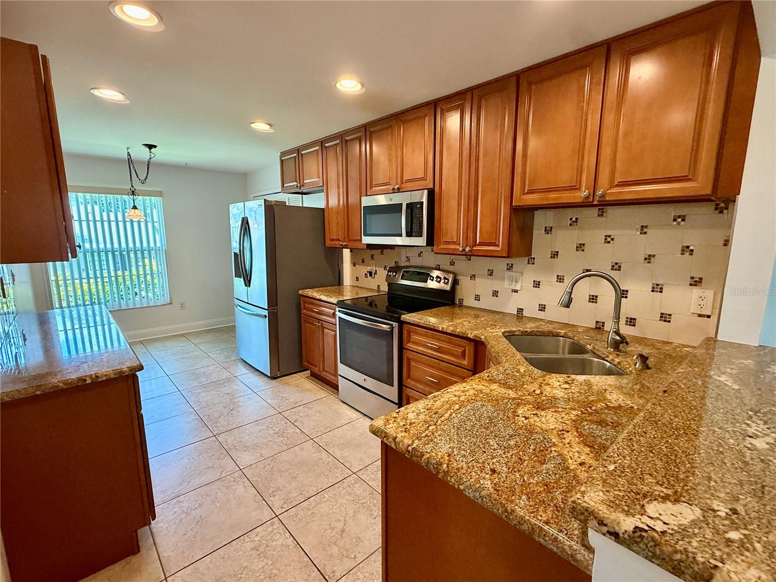 2461 BENTLEY DR, PALM HARBOR, FL — photo 7