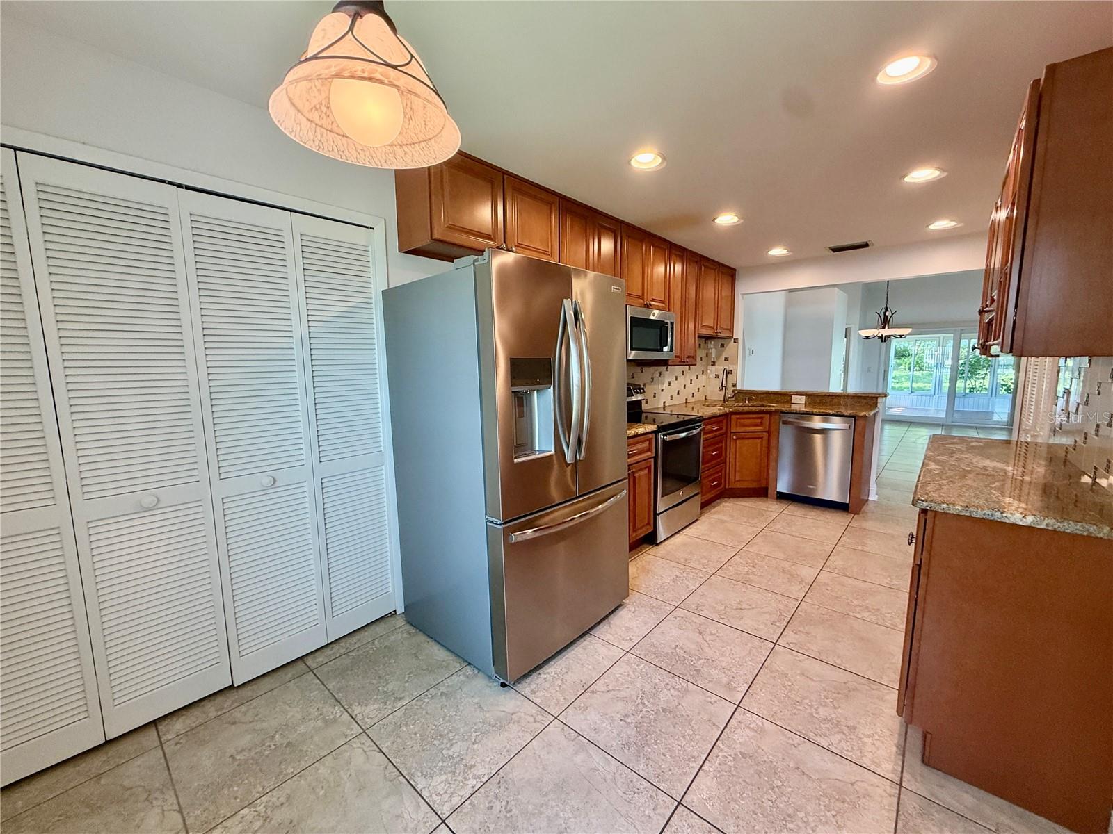 2461 BENTLEY DR, PALM HARBOR, FL — photo 8