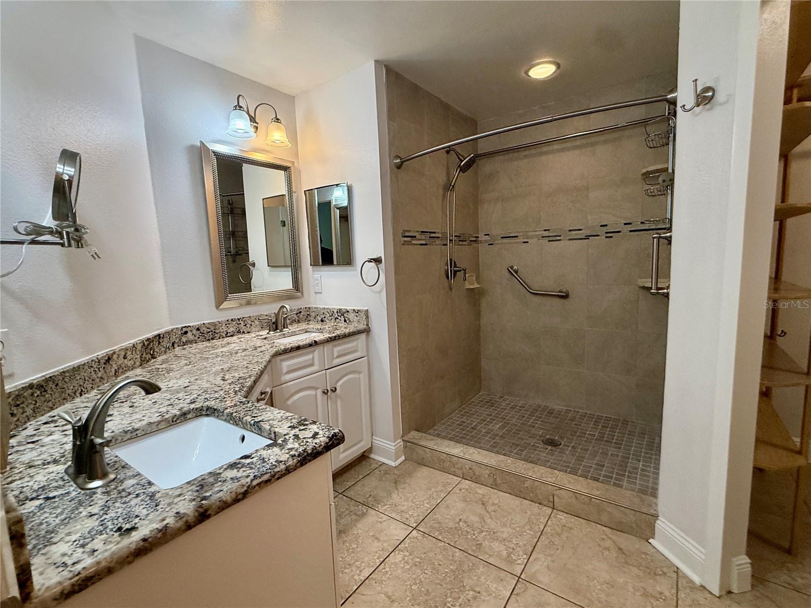 2461 BENTLEY DR, PALM HARBOR, FL — photo 17