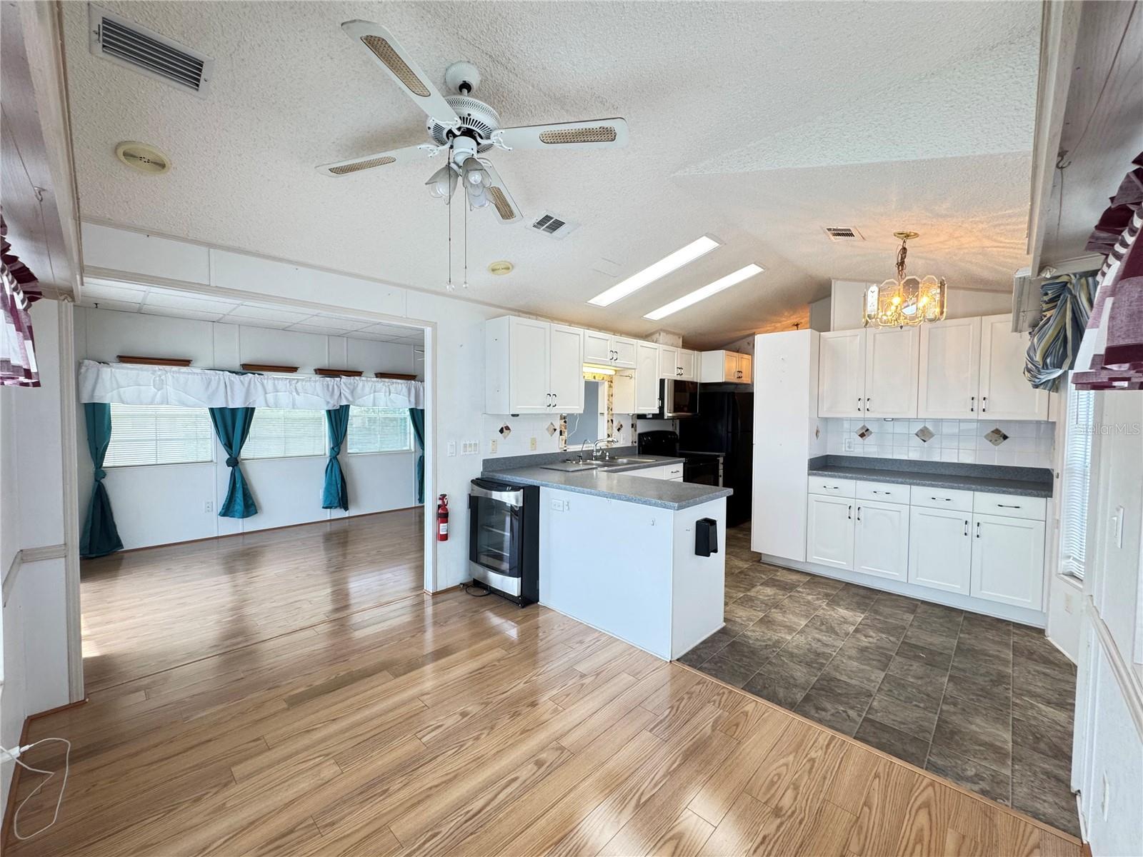 35151 DANNY DR #Lot 114, ZEPHYRHILLS, FL — photo 11