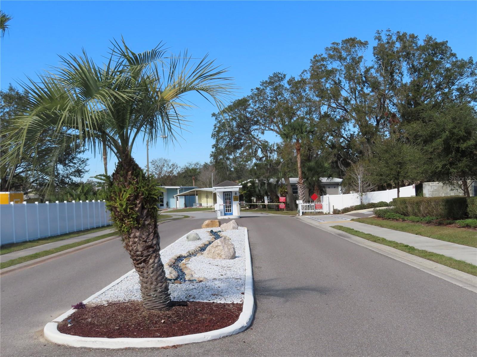 35151 DANNY DR #Lot 114, ZEPHYRHILLS, FL — photo 28