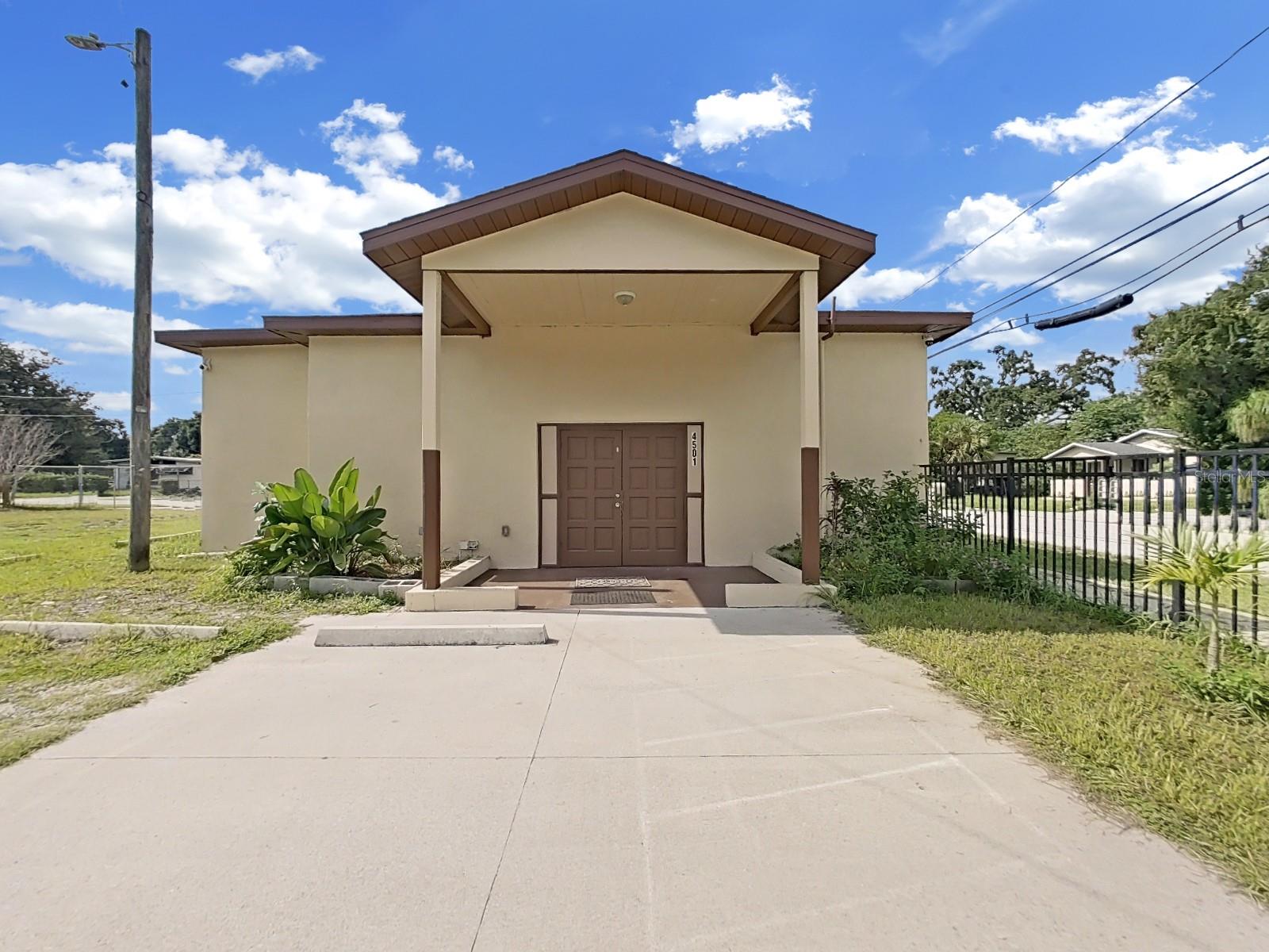 4501 N 42ND ST, TAMPA, FL — photo 2