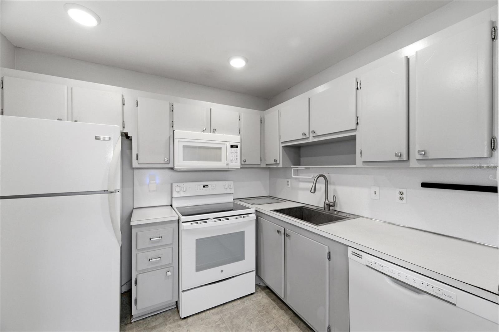 1801 BEDFORD TER #227, SUN CITY CENTER, FL — photo 13