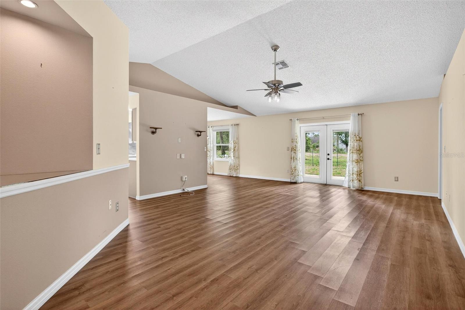 2127 KING RICHARDS CT, ORANGE CITY, FL — photo 2