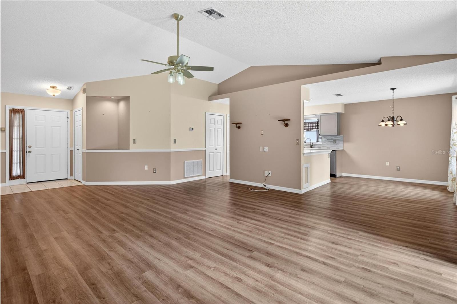 2127 KING RICHARDS CT, ORANGE CITY, FL — photo 4