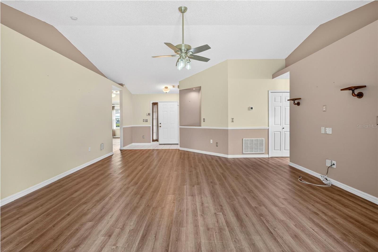 2127 KING RICHARDS CT, ORANGE CITY, FL — photo 5