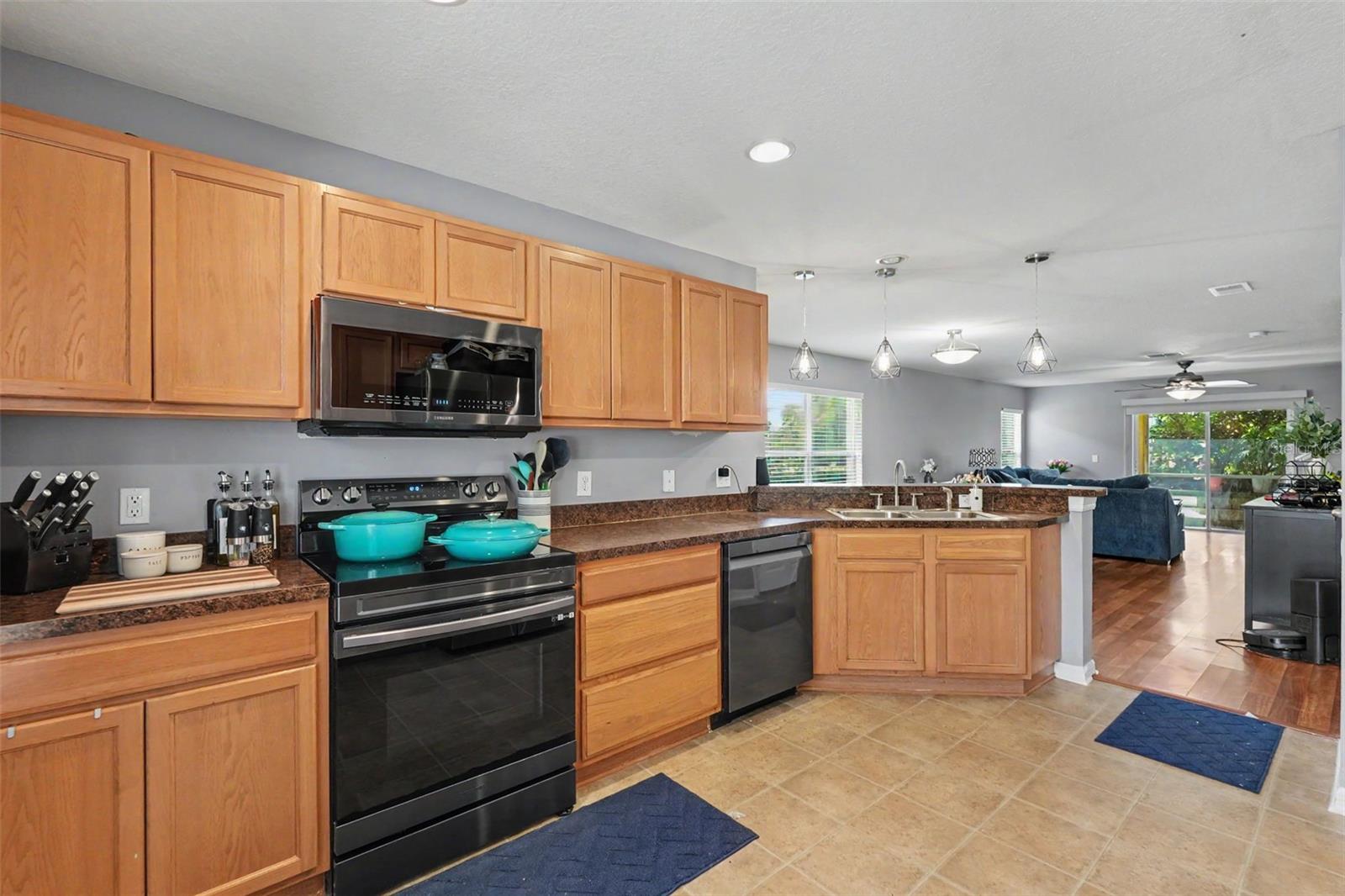 1977 SEARAY SHORE DR, CLEARWATER, FL — photo 8