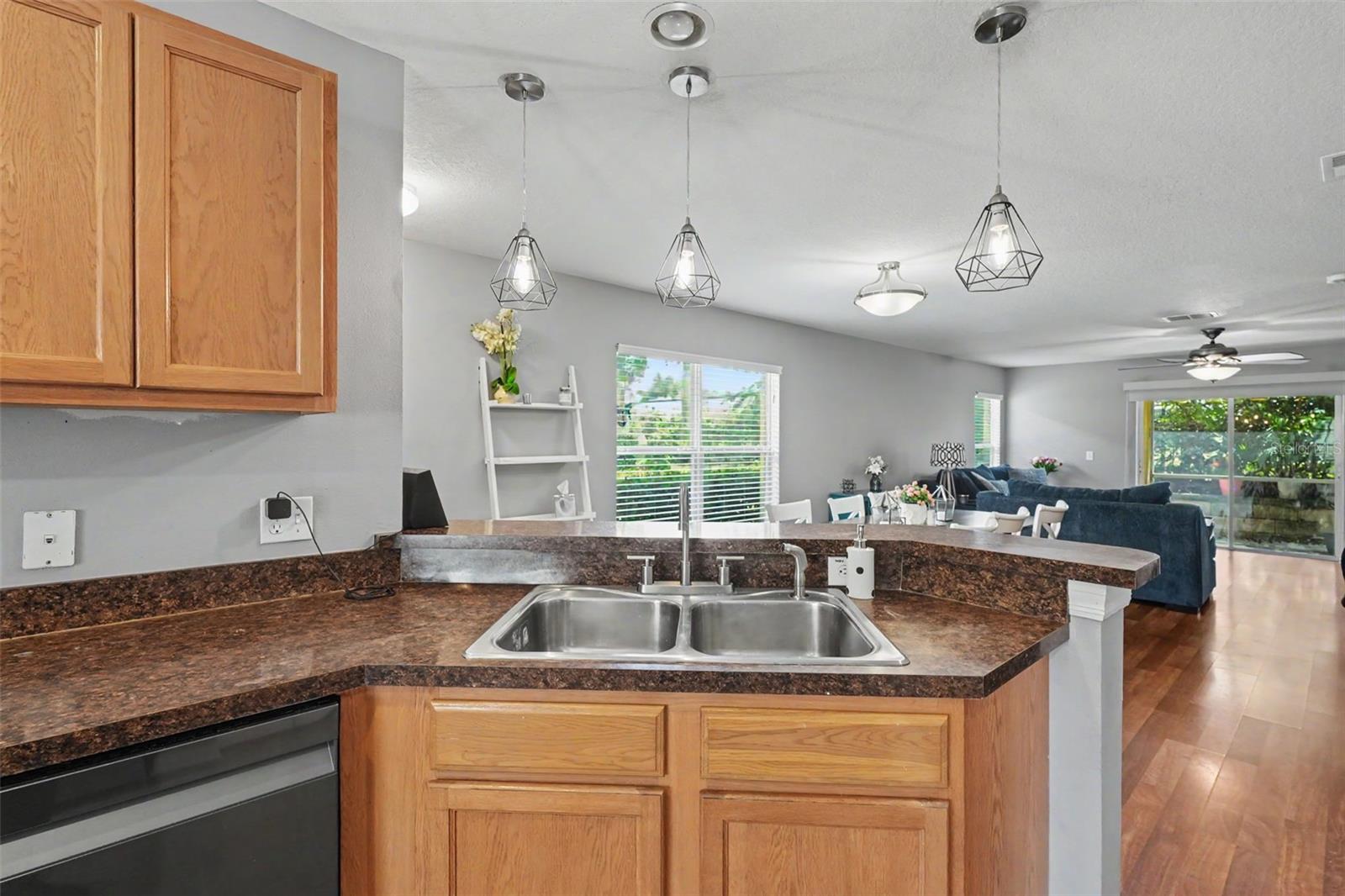 1977 SEARAY SHORE DR, CLEARWATER, FL — photo 10