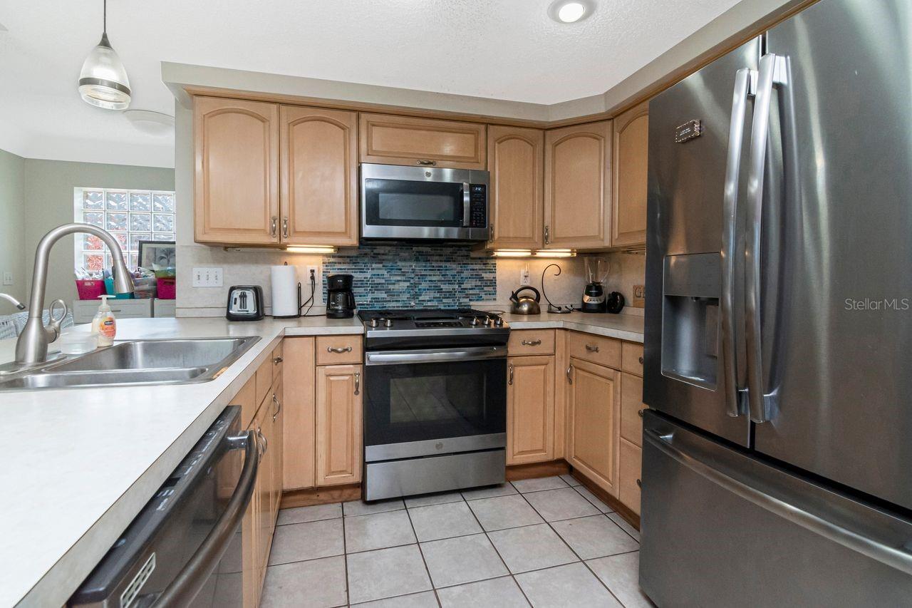 10532 67TH AVE, SEMINOLE, FL — photo 9