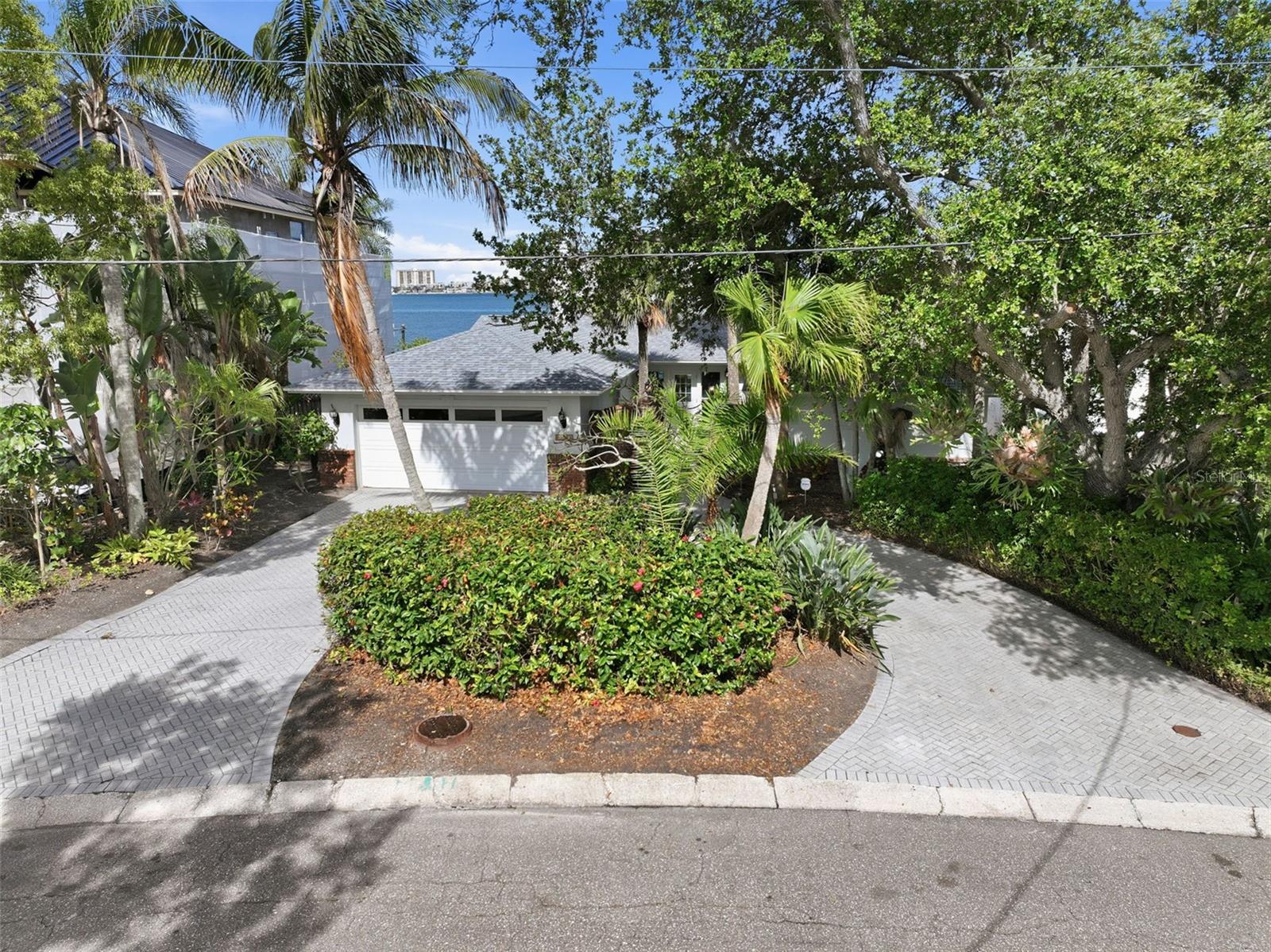 1832 VENETIAN POINT DR, CLEARWATER, FL — photo 9