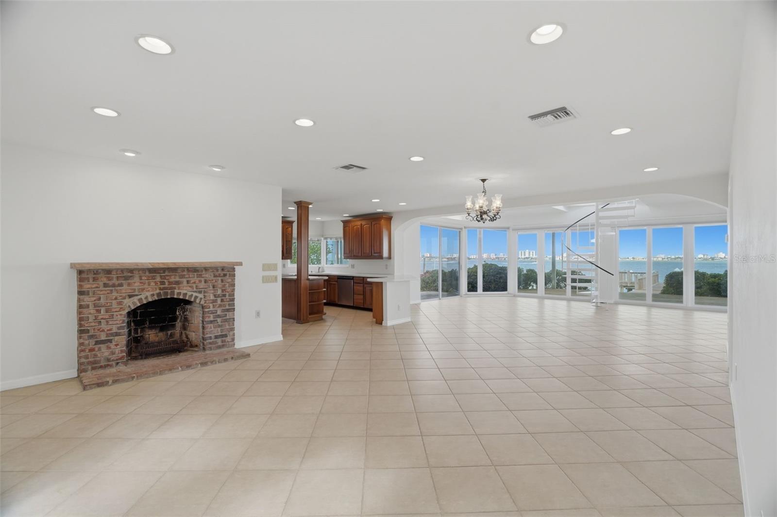 1832 VENETIAN POINT DR, CLEARWATER, FL — photo 22